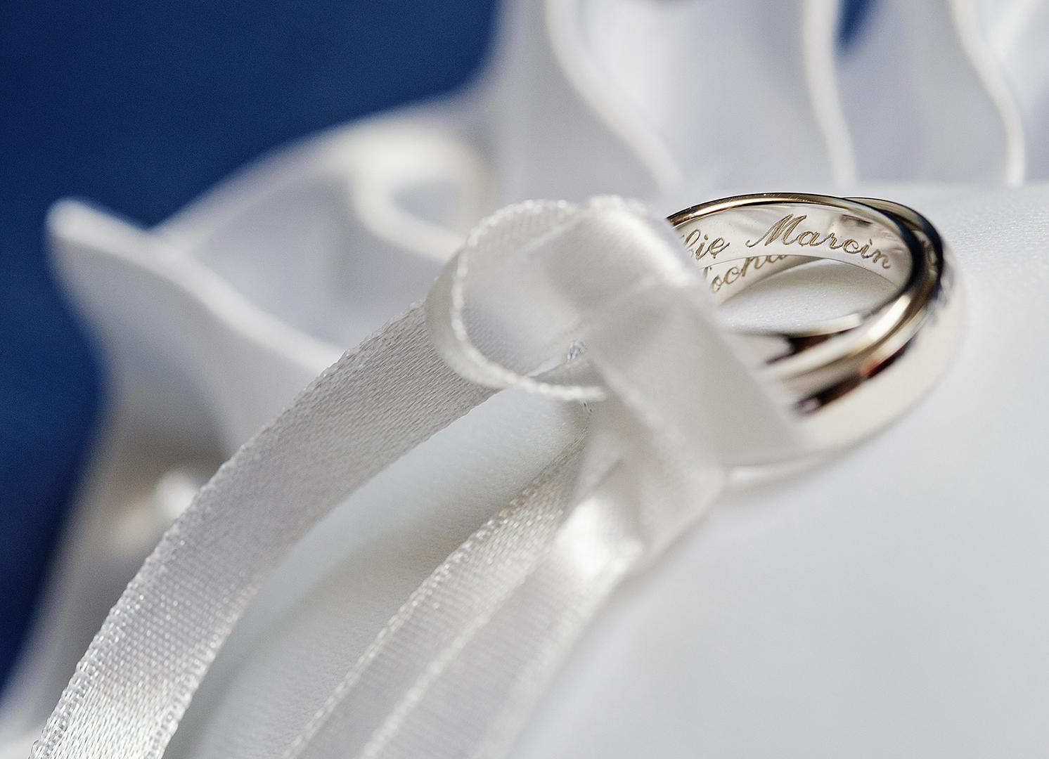 wedding rings with engraving inside