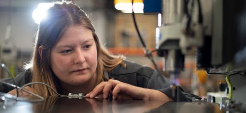 ppl-woman-settings-machine