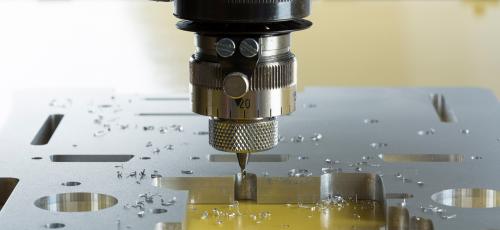 Milling front panels in aluminium with an ISx000 series machine