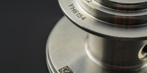 Cylindrical metal part with multi-level laser marking of a datamatrix code