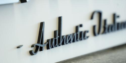 Plexiglas® signage cutting