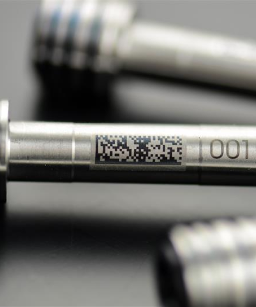 Black marking with a MOPA laser