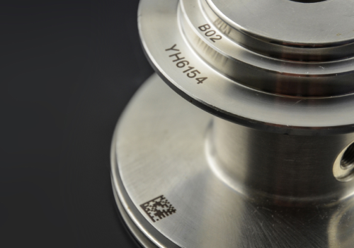 Cylindrical metal part with multi-level laser marking of a datamatrix code