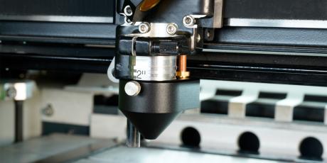 Laser nozzle mounted on Gravotech laser engraver LS 100